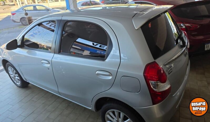 TOYOTA ETIOS 1.5 lleno