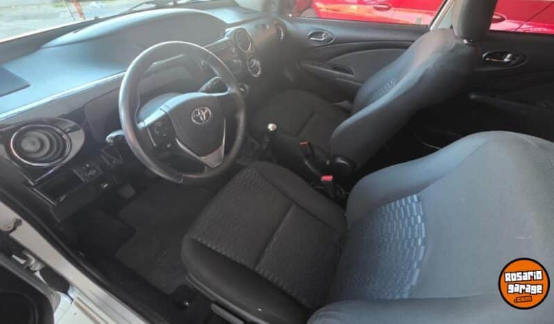TOYOTA ETIOS 1.5 lleno