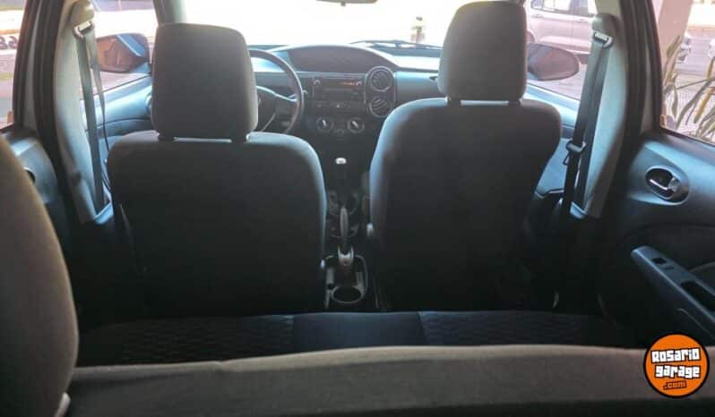 TOYOTA ETIOS 1.5 lleno